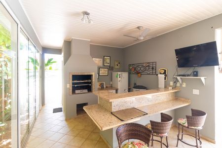 Casa de condomínio à venda com 370m², 4 quartos e 4 vagas Casa de condomínio à venda com 370m², 4 quartos e 4 vagasChurrasqueira