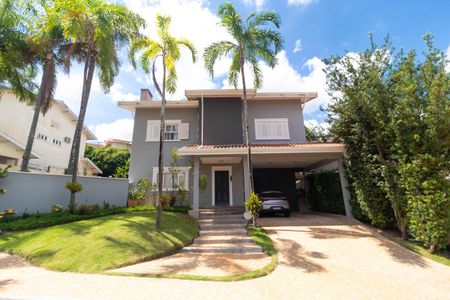 Casa de condomínio à venda com 370m², 4 quartos e 4 vagas Casa de condomínio à venda com 370m², 4 quartos e 4 vagasFachada