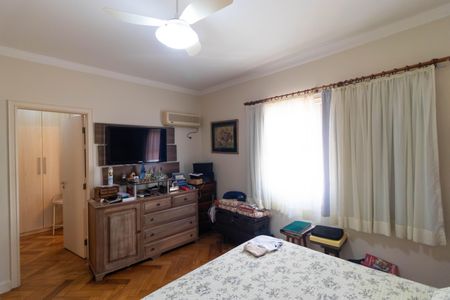 Casa de condomínio à venda com 370m², 4 quartos e 4 vagas Casa de condomínio à venda com 370m², 4 quartos e 4 vagasSuíte 1