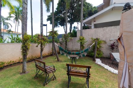 Casa de condomínio à venda com 370m², 4 quartos e 4 vagas Casa de condomínio à venda com 370m², 4 quartos e 4 vagasQuintal