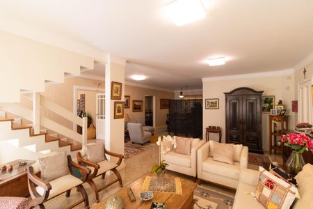 Casa de condomínio à venda com 370m², 4 quartos e 4 vagas Casa de condomínio à venda com 370m², 4 quartos e 4 vagasSala