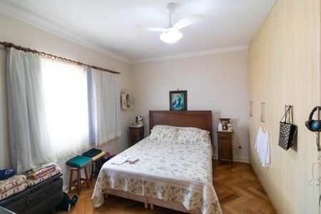 Casa de condomínio à venda com 370m², 4 quartos e 4 vagas Casa de condomínio à venda com 370m², 4 quartos e 4 vagasSuíte 1