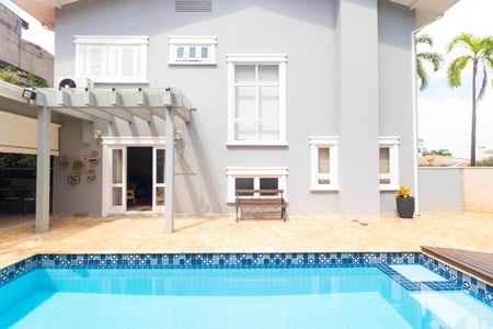 Casa de condomínio à venda com 370m², 4 quartos e 4 vagas Casa de condomínio à venda com 370m², 4 quartos e 4 vagasPiscina