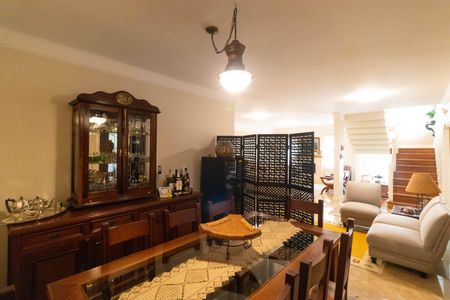 Casa de condomínio à venda com 370m², 4 quartos e 4 vagas Casa de condomínio à venda com 370m², 4 quartos e 4 vagasSala