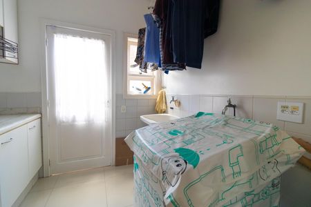 Casa de condomínio à venda com 370m², 4 quartos e 4 vagas Casa de condomínio à venda com 370m², 4 quartos e 4 vagasÁrea de Serviço