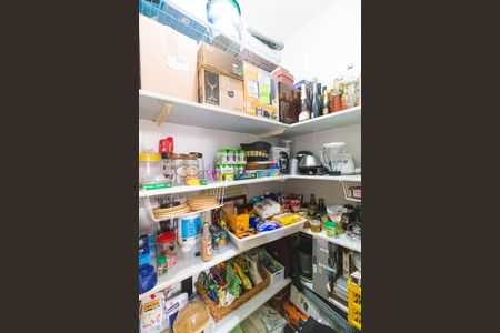 Casa de condomínio à venda com 370m², 4 quartos e 4 vagas Casa de condomínio à venda com 370m², 4 quartos e 4 vagasDespensa