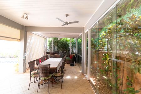 Casa de condomínio à venda com 370m², 4 quartos e 4 vagas Casa de condomínio à venda com 370m², 4 quartos e 4 vagasChurrasqueira