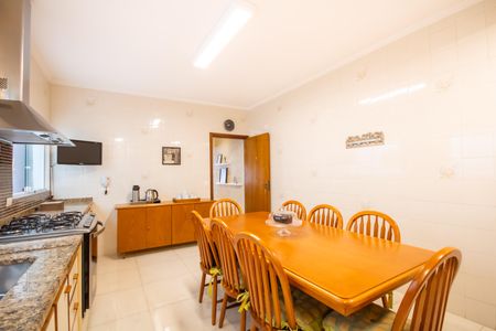 Casa à venda com 272m², 4 quartos e 2 vagas Casa à venda com 272m², 4 quartos e 2 vagasCozinha