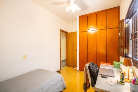 Casa à venda com 272m², 4 quartos e 2 vagas Casa à venda com 272m², 4 quartos e 2 vagasQuarto 3