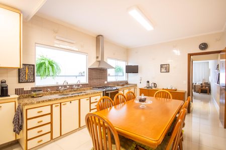 Casa à venda com 272m², 4 quartos e 2 vagas Casa à venda com 272m², 4 quartos e 2 vagasCozinha