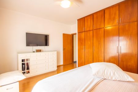 Casa à venda com 272m², 4 quartos e 2 vagas Casa à venda com 272m², 4 quartos e 2 vagasSuíte