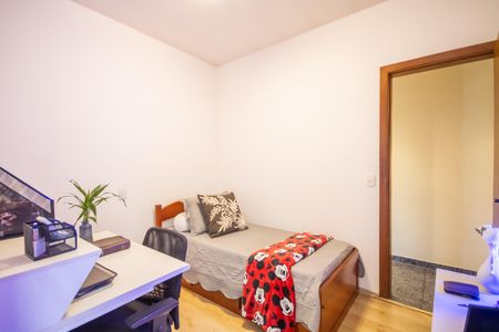 Casa à venda com 272m², 4 quartos e 2 vagas Casa à venda com 272m², 4 quartos e 2 vagasQuarto 1