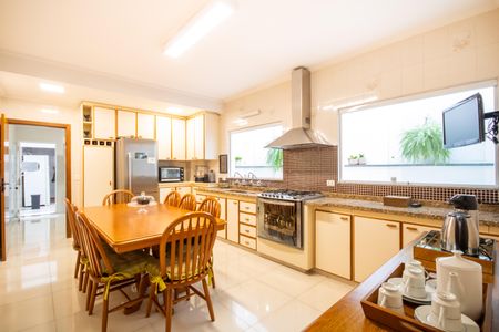 Casa à venda com 272m², 4 quartos e 2 vagas Casa à venda com 272m², 4 quartos e 2 vagasCozinha