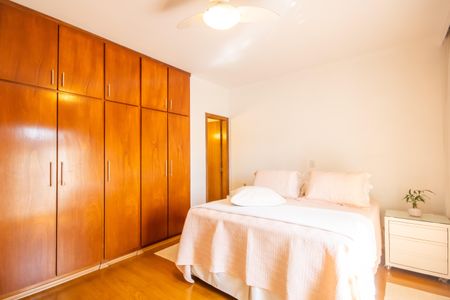 Casa à venda com 272m², 4 quartos e 2 vagas Casa à venda com 272m², 4 quartos e 2 vagasSuíte