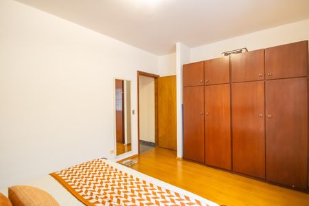 Casa à venda com 272m², 4 quartos e 2 vagas Casa à venda com 272m², 4 quartos e 2 vagasQuarto 2