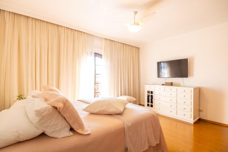 Casa à venda com 272m², 4 quartos e 2 vagas Casa à venda com 272m², 4 quartos e 2 vagasSuíte