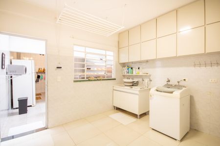 Casa à venda com 272m², 4 quartos e 2 vagas Casa à venda com 272m², 4 quartos e 2 vagasÁrea de Serviço