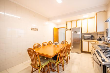 Casa à venda com 272m², 4 quartos e 2 vagas Casa à venda com 272m², 4 quartos e 2 vagasCozinha