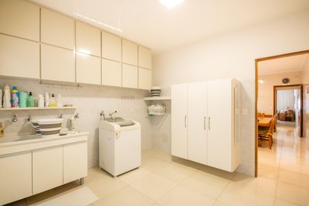 Casa à venda com 272m², 4 quartos e 2 vagas Casa à venda com 272m², 4 quartos e 2 vagasÁrea de Serviço