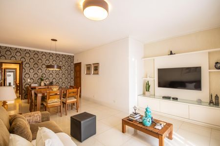 Casa à venda com 272m², 4 quartos e 2 vagas Casa à venda com 272m², 4 quartos e 2 vagasSala