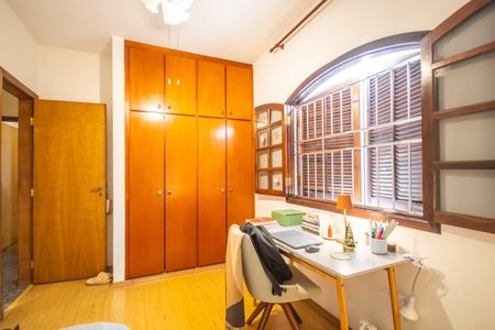 Casa à venda com 272m², 4 quartos e 2 vagas Casa à venda com 272m², 4 quartos e 2 vagasQuarto 3