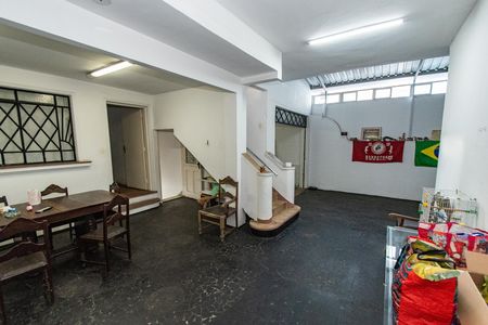 Casa para alugar com 620m², 6 quartos e 8 vagas Casa para alugar com 620m², 6 quartos e 8 vagasÁrea de serviço