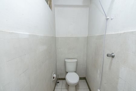 Casa para alugar com 620m², 6 quartos e 8 vagas Casa para alugar com 620m², 6 quartos e 8 vagasBanheiro do salão 2