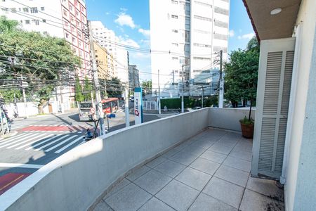 Casa para alugar com 620m², 6 quartos e 8 vagas Casa para alugar com 620m², 6 quartos e 8 vagasVaranda do quarto 3