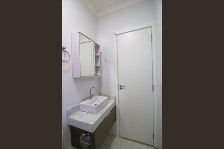 Casa de condomínio para alugar com 77m², 2 quartos e 1 vaga Casa de condomínio para alugar com 77m², 2 quartos e 1 vagaBanheiro
