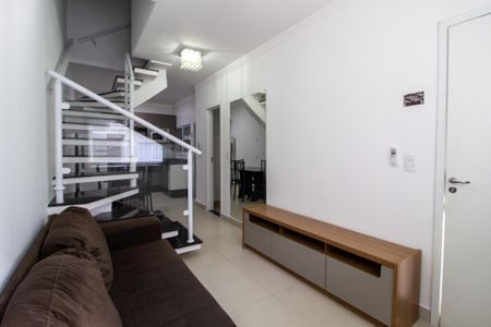 Casa de condomínio para alugar com 77m², 2 quartos e 1 vaga Casa de condomínio para alugar com 77m², 2 quartos e 1 vagaSala