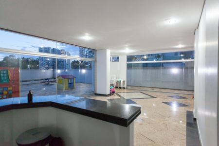 Apartamento à venda com 170m², 3 quartos e 5 vagas Apartamento à venda com 170m², 3 quartos e 5 vagasÁrea comum - Salão de Festas