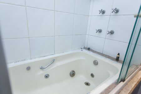 Apartamento à venda com 170m², 3 quartos e 5 vagas Apartamento à venda com 170m², 3 quartos e 5 vagasBanheiro suite 3