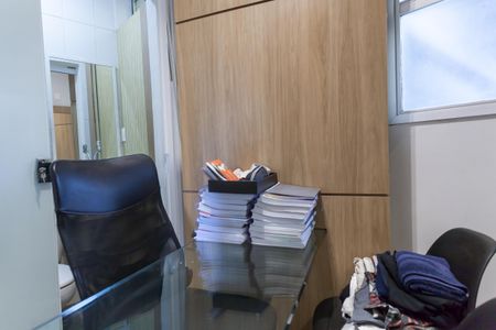 Apartamento à venda com 170m², 3 quartos e 5 vagas Apartamento à venda com 170m², 3 quartos e 5 vagasEscritório