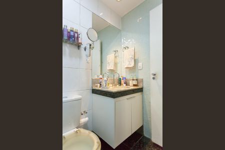 Apartamento à venda com 170m², 3 quartos e 5 vagas Apartamento à venda com 170m², 3 quartos e 5 vagasbnaheiro suite 2