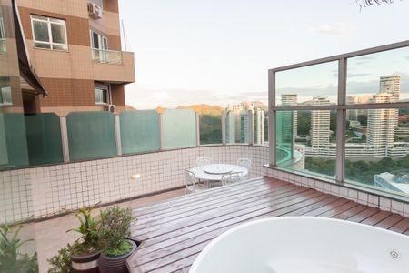 Apartamento à venda com 170m², 3 quartos e 5 vagas Apartamento à venda com 170m², 3 quartos e 5 vagasarea extena cobertura - hidro massagen