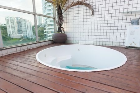 Apartamento à venda com 170m², 3 quartos e 5 vagas Apartamento à venda com 170m², 3 quartos e 5 vagasarea extena cobertura - hidro massagen