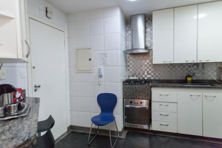 Apartamento à venda com 170m², 3 quartos e 5 vagas Apartamento à venda com 170m², 3 quartos e 5 vagasCozinha