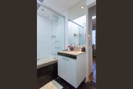 Apartamento à venda com 170m², 3 quartos e 5 vagas Apartamento à venda com 170m², 3 quartos e 5 vagasBanheiro suite 3