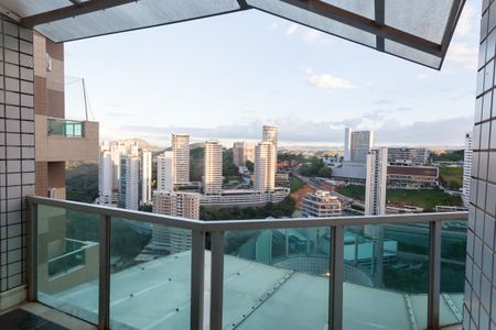 Apartamento à venda com 170m², 3 quartos e 5 vagas Apartamento à venda com 170m², 3 quartos e 5 vagasvaranda suite master