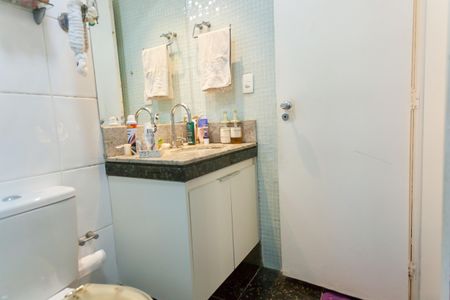 Apartamento à venda com 170m², 3 quartos e 5 vagas Apartamento à venda com 170m², 3 quartos e 5 vagasbnaheiro suite 2