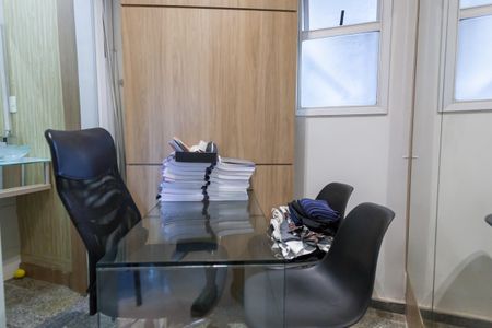 Apartamento à venda com 170m², 3 quartos e 5 vagas Apartamento à venda com 170m², 3 quartos e 5 vagasEscritório