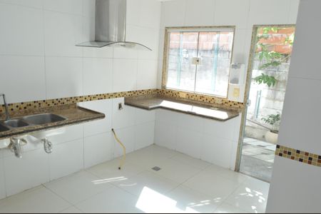 Casa de condomínio à venda com 300m², 4 quartos e 2 vagas Casa de condomínio à venda com 300m², 4 quartos e 2 vagasCozinha