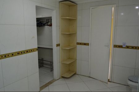 Casa de condomínio à venda com 300m², 4 quartos e 2 vagas Casa de condomínio à venda com 300m², 4 quartos e 2 vagasBanheiro da Suíte 3