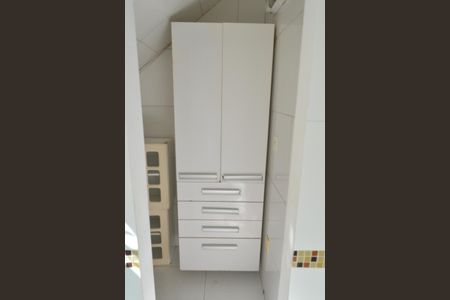 Casa de condomínio à venda com 300m², 4 quartos e 2 vagas Casa de condomínio à venda com 300m², 4 quartos e 2 vagasDispensa