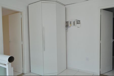 Casa de condomínio à venda com 300m², 4 quartos e 2 vagas Casa de condomínio à venda com 300m², 4 quartos e 2 vagasHall da Escada