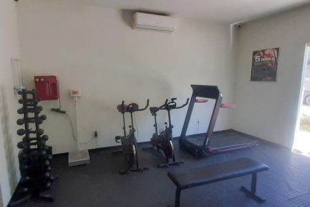 Casa de condomínio à venda com 300m², 4 quartos e 2 vagas Casa de condomínio à venda com 300m², 4 quartos e 2 vagasÁrea comum - Academia