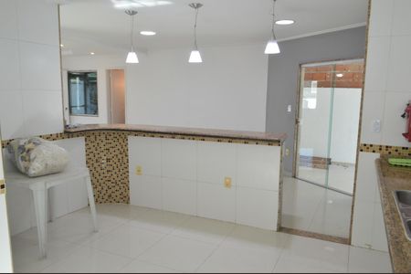 Casa de condomínio à venda com 300m², 4 quartos e 2 vagas Casa de condomínio à venda com 300m², 4 quartos e 2 vagasCozinha