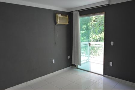 Casa de condomínio à venda com 300m², 4 quartos e 2 vagas Casa de condomínio à venda com 300m², 4 quartos e 2 vagasSuíte 2