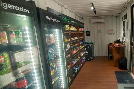 Casa de condomínio à venda com 300m², 4 quartos e 2 vagas Casa de condomínio à venda com 300m², 4 quartos e 2 vagasMini Mercado