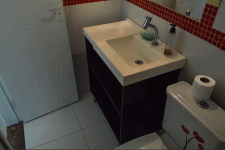 Casa de condomínio à venda com 300m², 4 quartos e 2 vagas Casa de condomínio à venda com 300m², 4 quartos e 2 vagasBanheiro